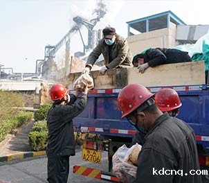 竞技宝官方网app集团解决和庄镇马杓湾村种植的地瓜大量滞销的燃眉之急